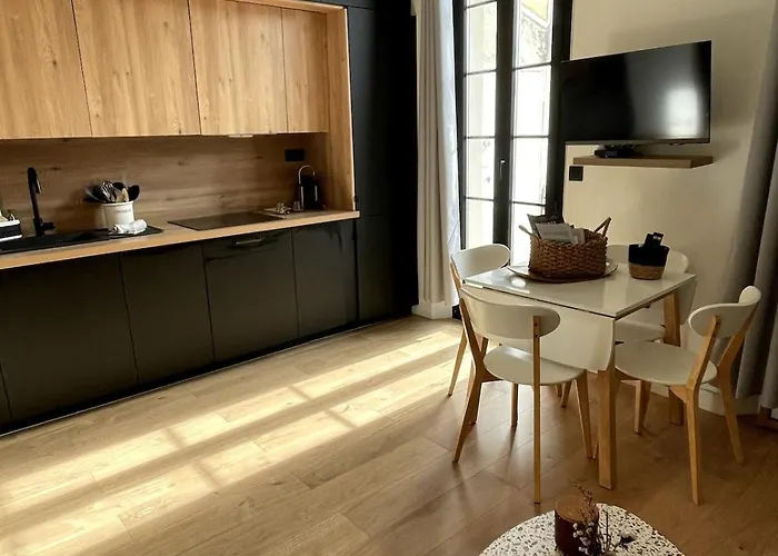 Appartement Marlene Vieil Antibes, Quartier Renove Et Dynamique, Clim, Balcon